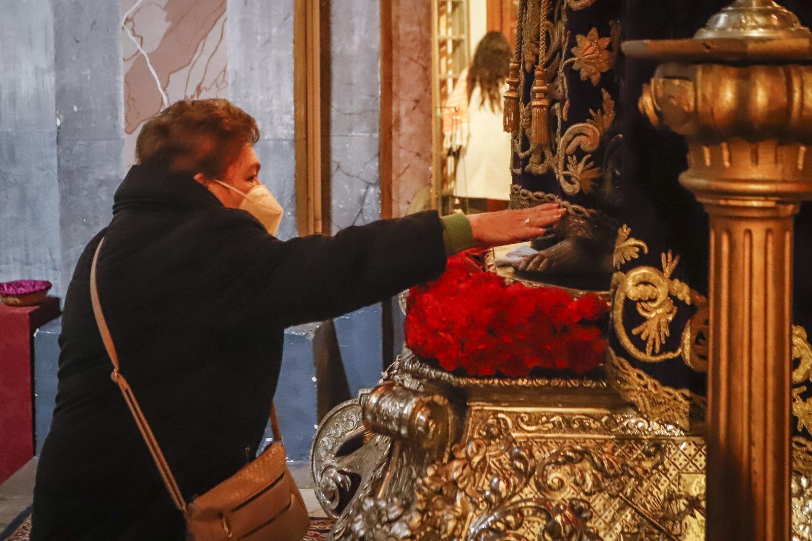 Besapiés a Jesús del Rescate en el primer viernes de Cuaresma