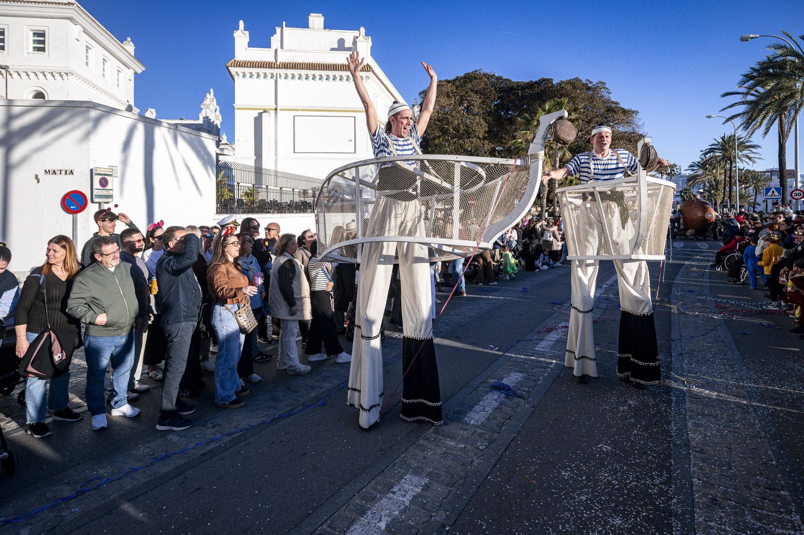 Las mejores imágenes de la Cabalgata del Humor del Carnaval de Cádiz 2026