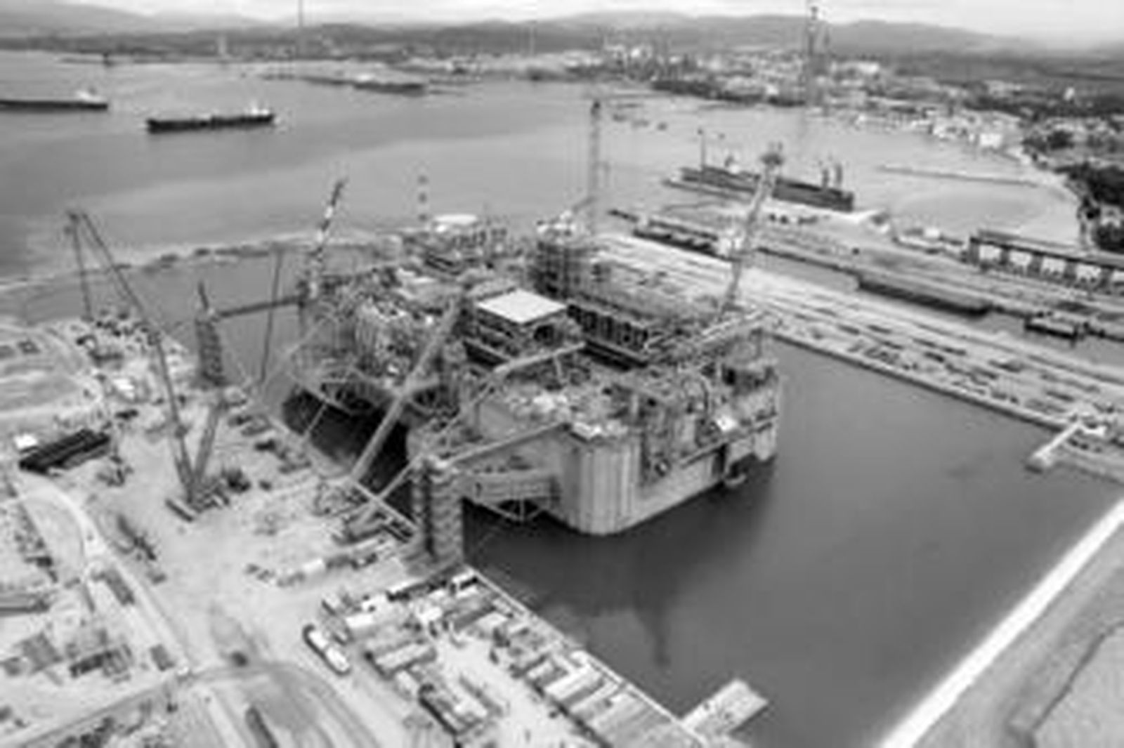 La dársena hundida para sacar al cajón para el gas licuado.