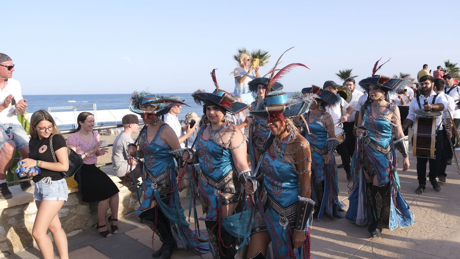 Imágenes de la carrera de cintas a caballo en las Fiestas de Moros y Cristianos de Mojácar