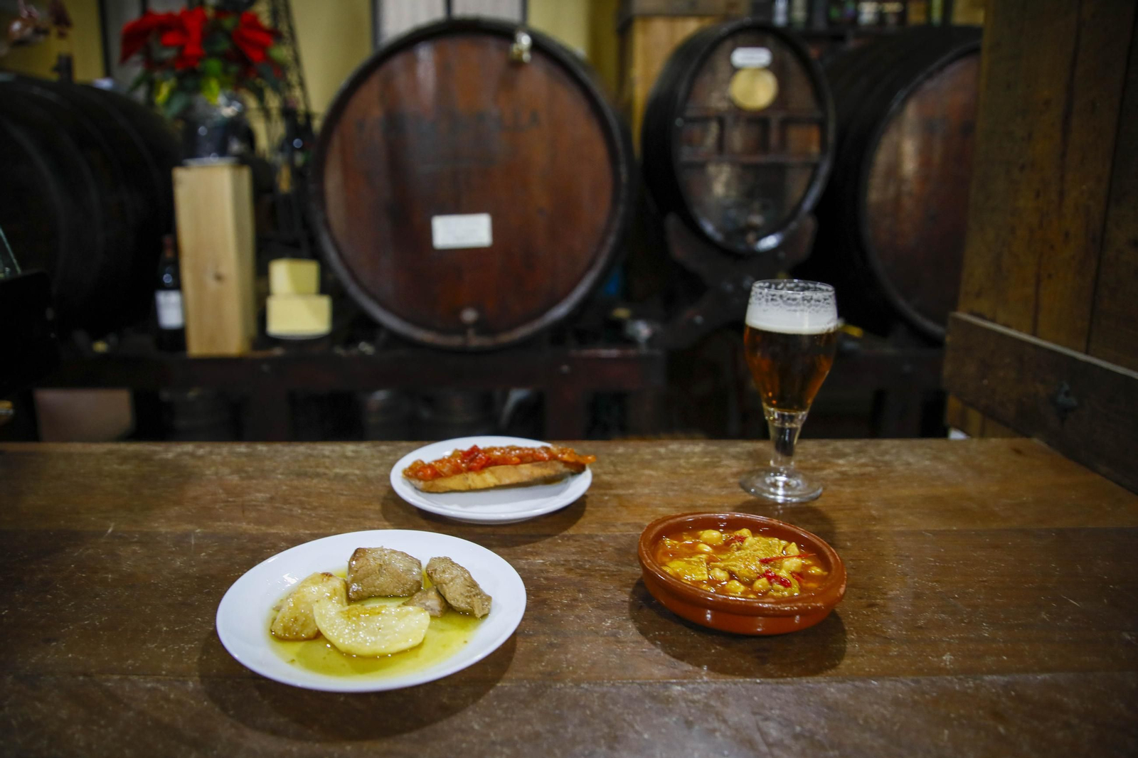 Bodegas y tabernas castizas de Almería, en imágenes