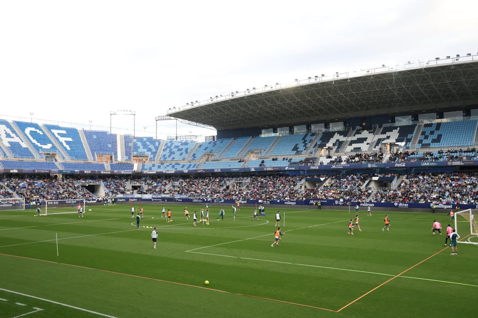 Búscate en las fotos del entrenamiento del Málaga CF en La Rosaleda