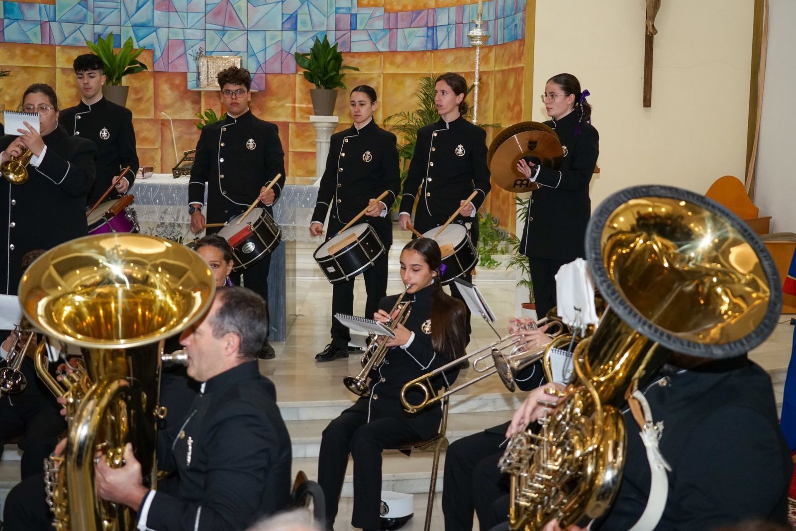 La AM de Las Angustias de Vícar viste de gala su música con un nuevo uniforme