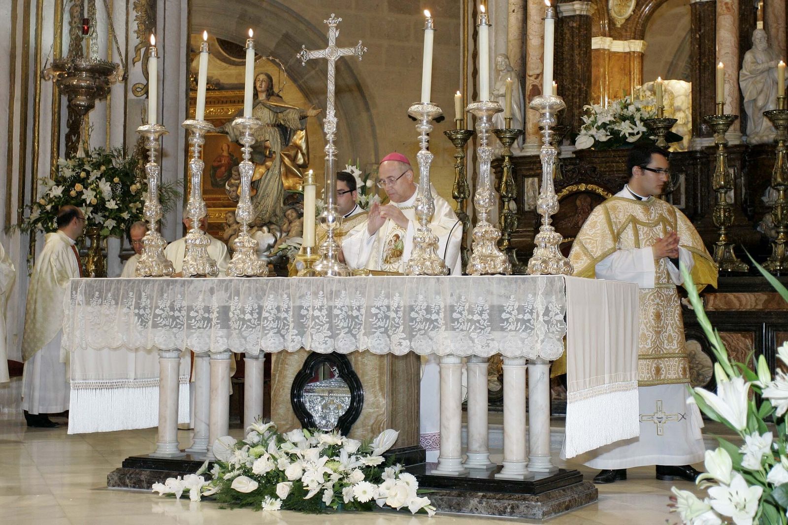 El obispo oficiará el miércoles 29 de julio una misa por los 53 fallecidos del coronavirus en la provincia