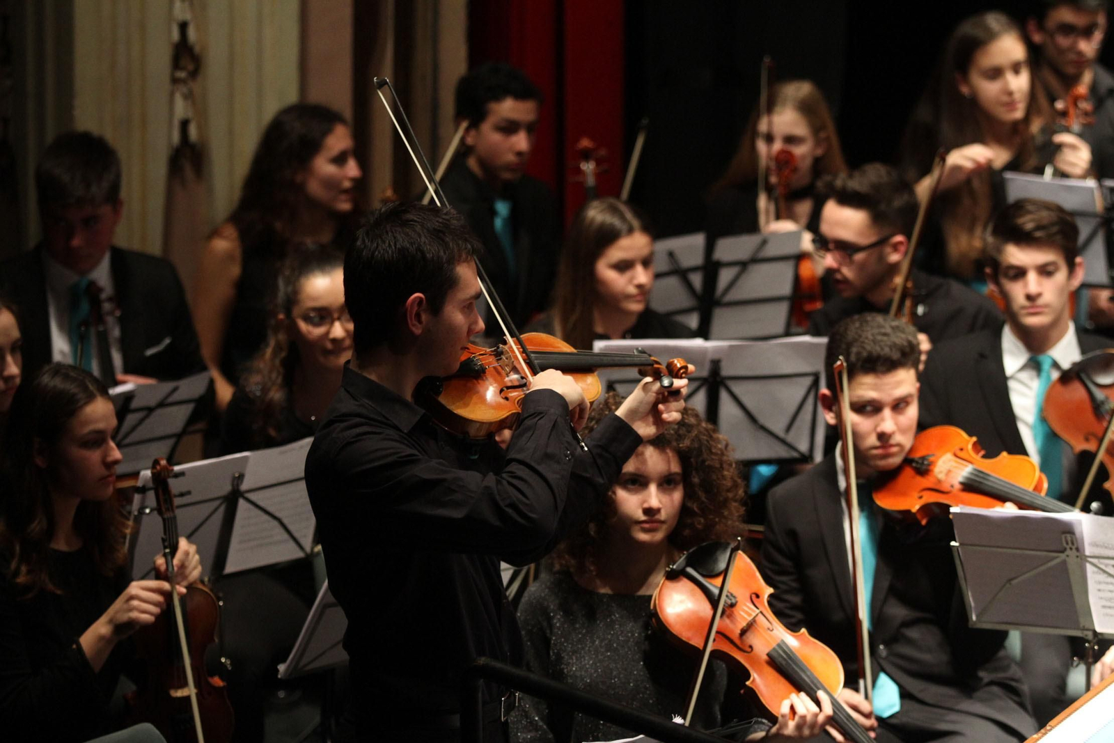 La Asociación de Industrias Químicas, Básicas y Energéticas de Huelva (Aiqbe) organiza un concierto que corre a cargo de la Orquesta Sinfónica del Conservatorio Profesional de Música de Huelva 'Javier Perianes'