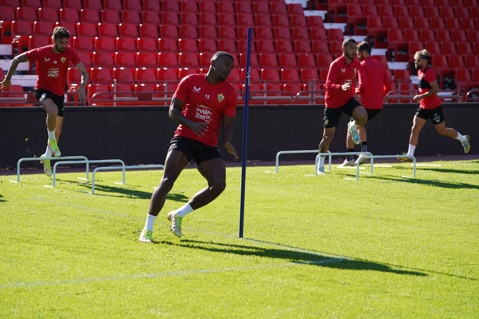 Akieme fue adquirido del Barça a cambio de 3'5 millones, guardándose un 10% de la plusvalía