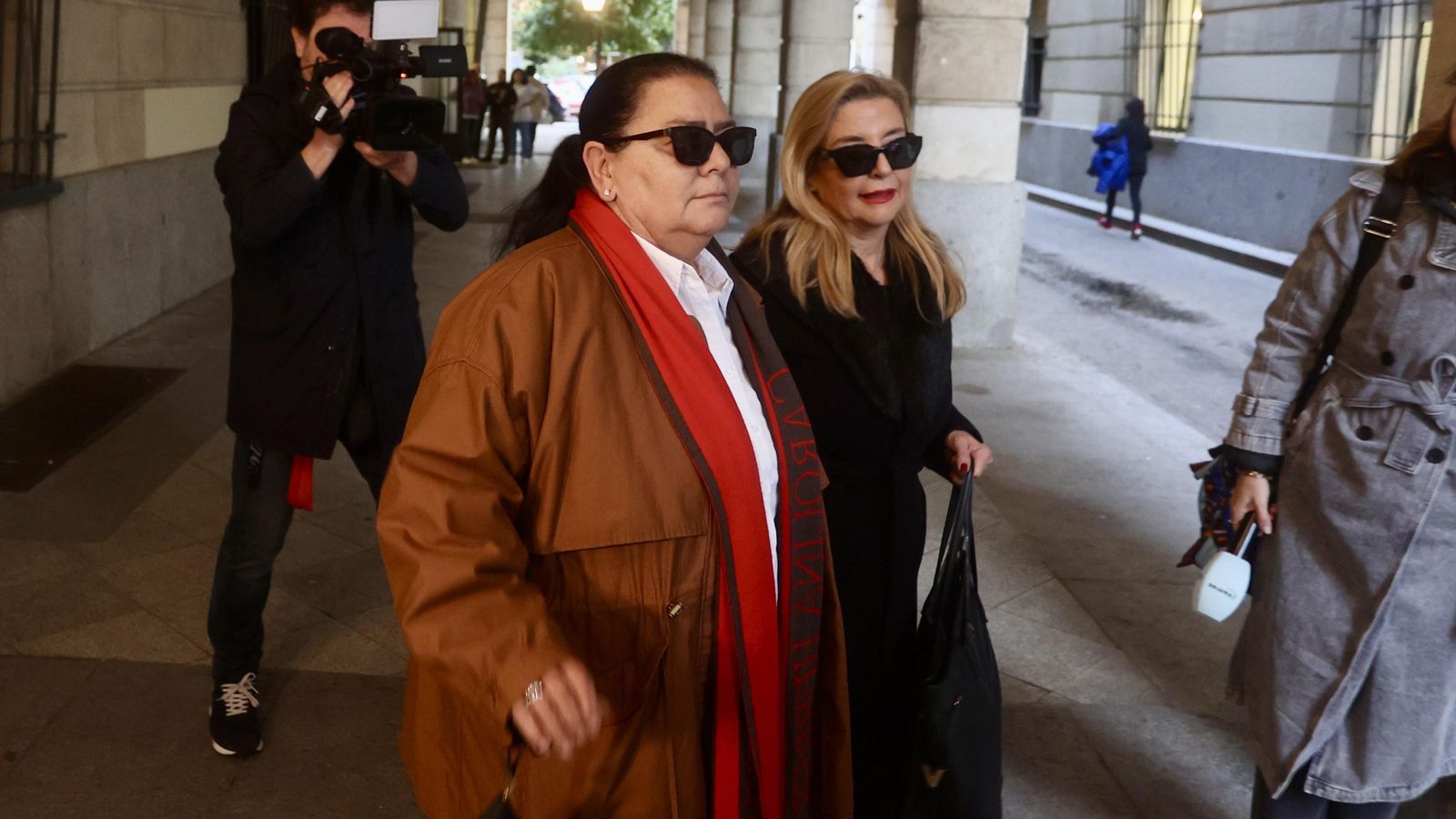 María del Monte e Inmaculada Casal, este viernes en los juzgados de Sevilla.