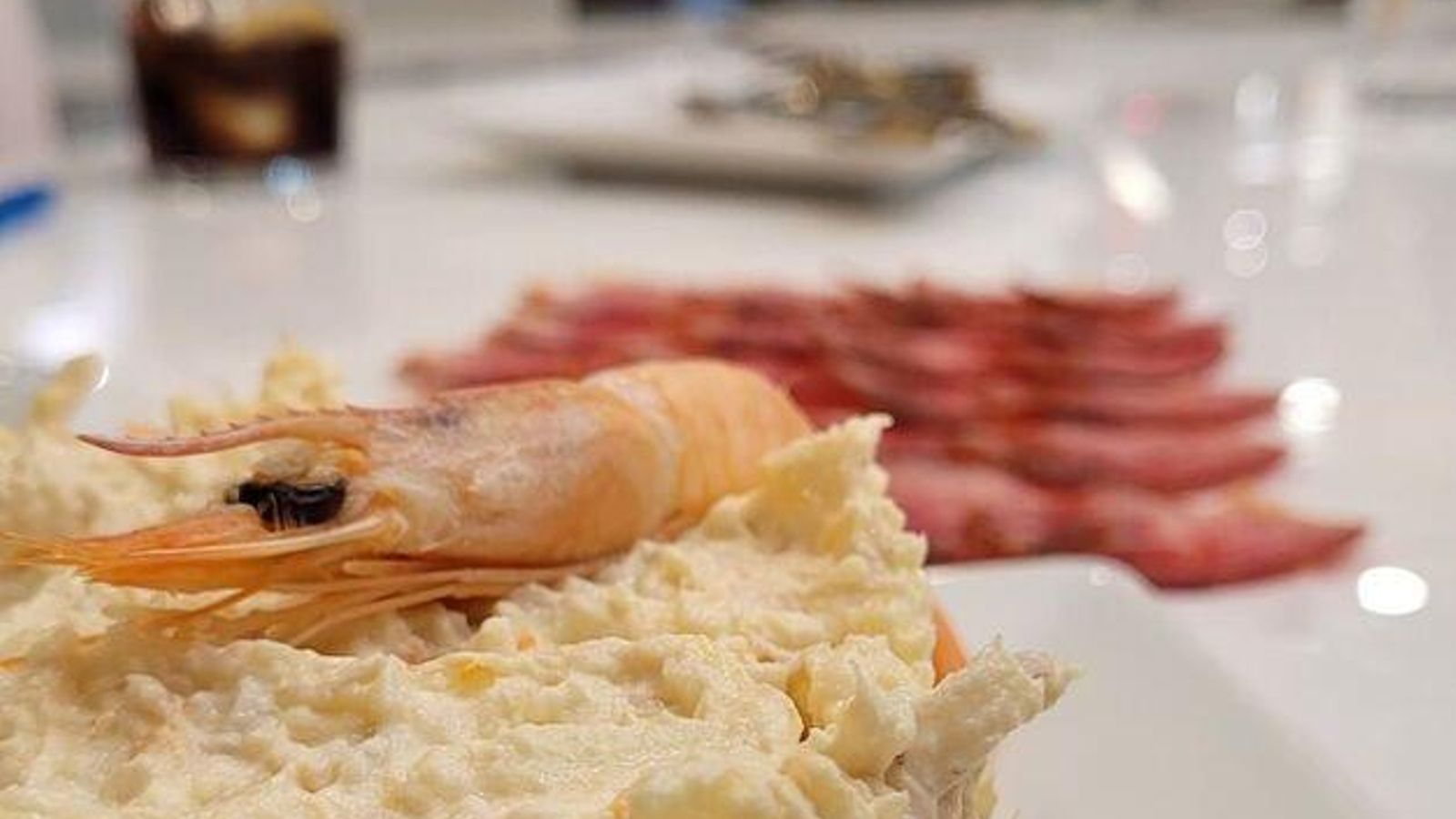 En Bar Pataya sirven tanto la ensaladilla de pulpo como la de gambas