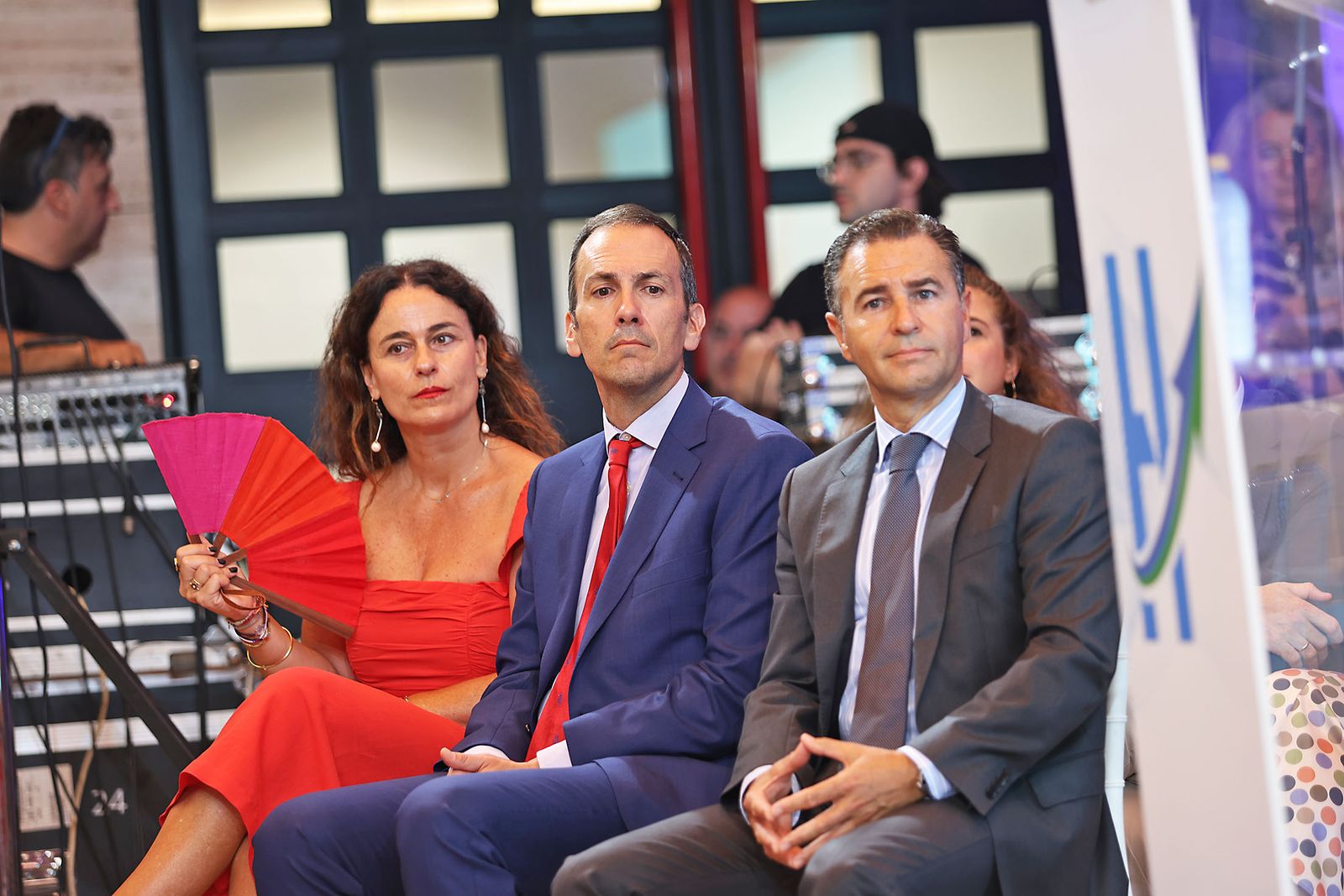 Imágenes de la celebración del primer aniversario del Gobierno Local de Pilar Miranda en el consistorio onubense.