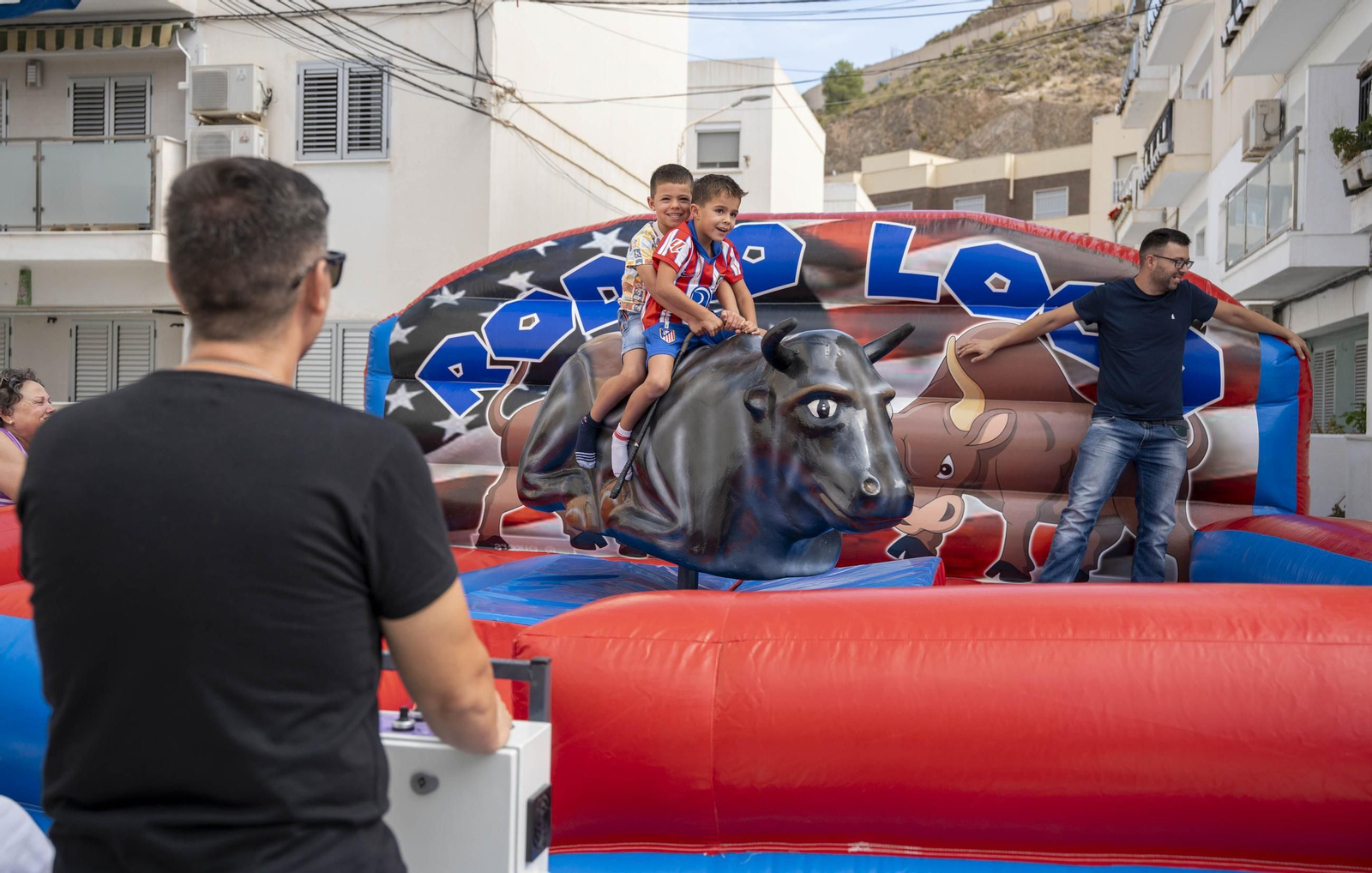 Las imágenes del taller de toros para niños y toro mecánico en Macael