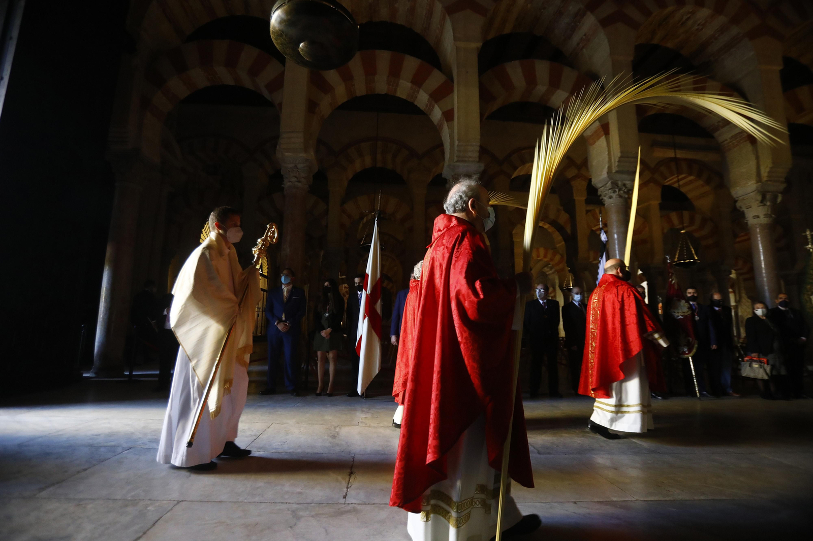 La misa de la bendición de las palmas en la Mezquita-Catedral de Córdoba, en fotografías
