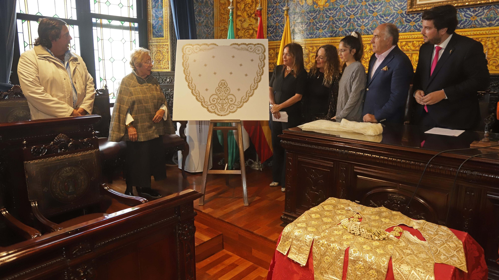 Fotos del traje donado por Miguelín a la Virgen de La Palma