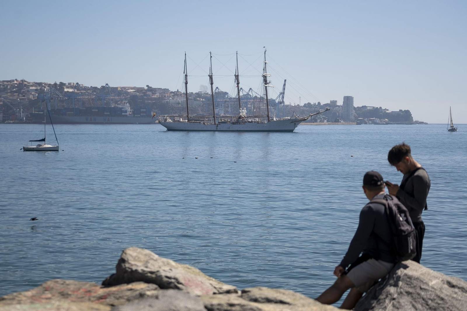 Las imágenes de la llegada del 'Elcano y la Princesa Leonor a Valparaíso