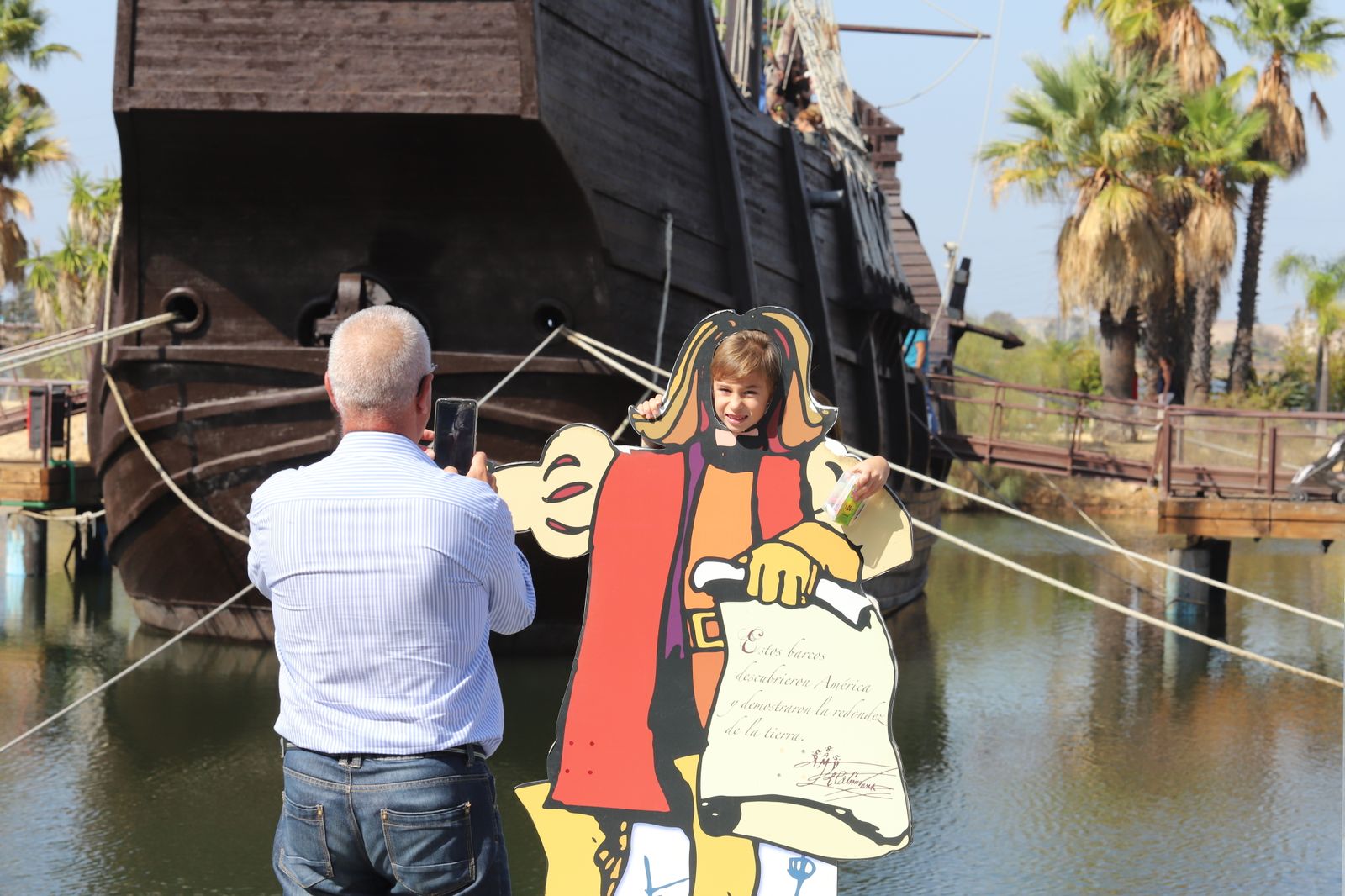 Imágenes de la jornada de puertas abiertas en el Muelle de las Carabelas