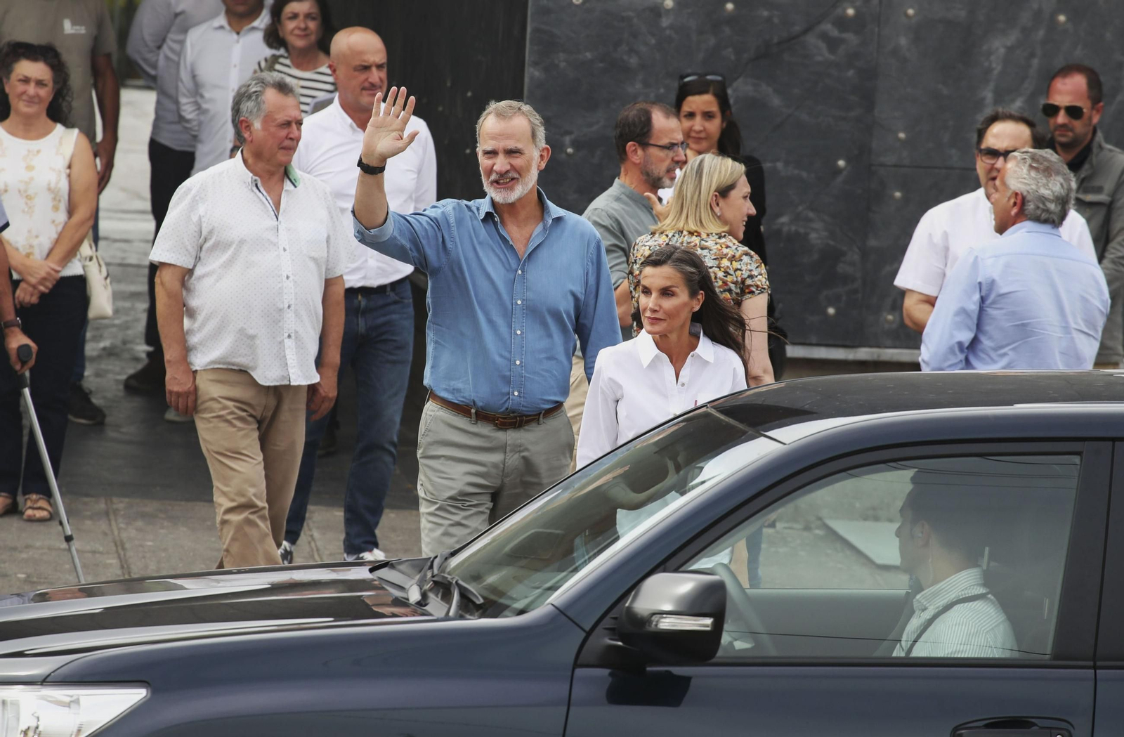 Las fotos de la visita de los Reyes a las zonas afectadas por los incendios en Sanabria y Las Médulas