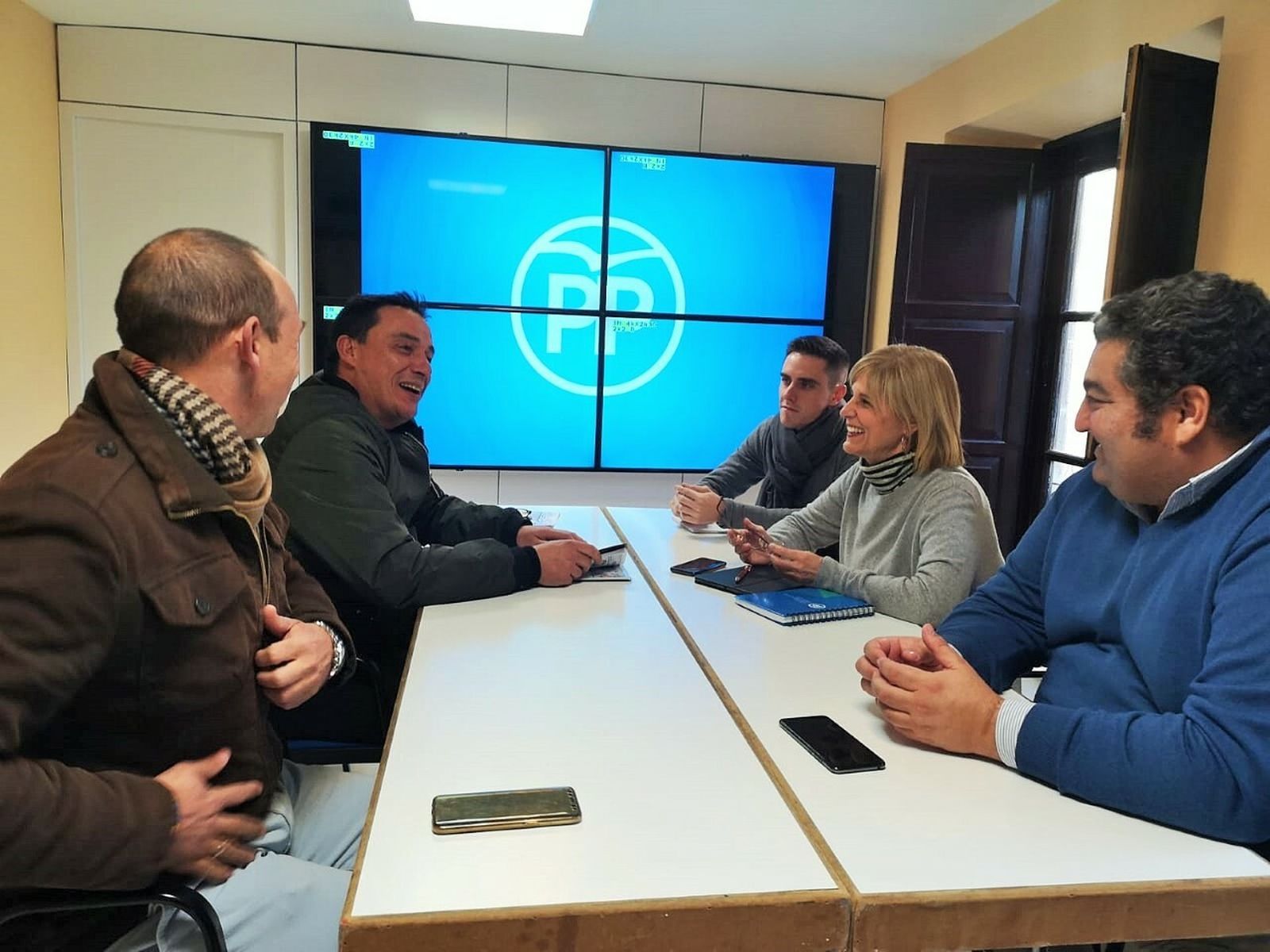 García-Pelayo, durante la reunión con representantes de Jucil y Jusapol