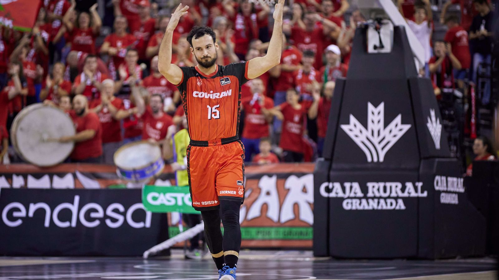 Lluís Costa celebra una canasta durante esta temporada.