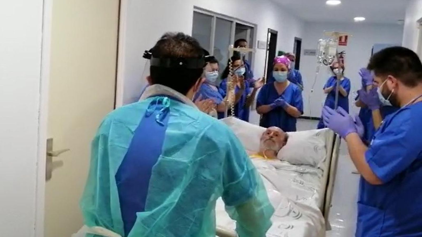 Francisco Carpio a la salida de la UCI de Torrecárdenas a finales de abril