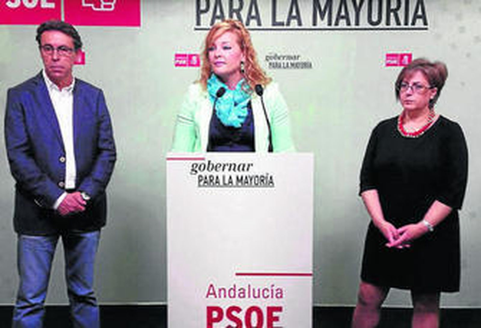 Teresa Piqueras junto a otros miembros de la candidatura socialista.