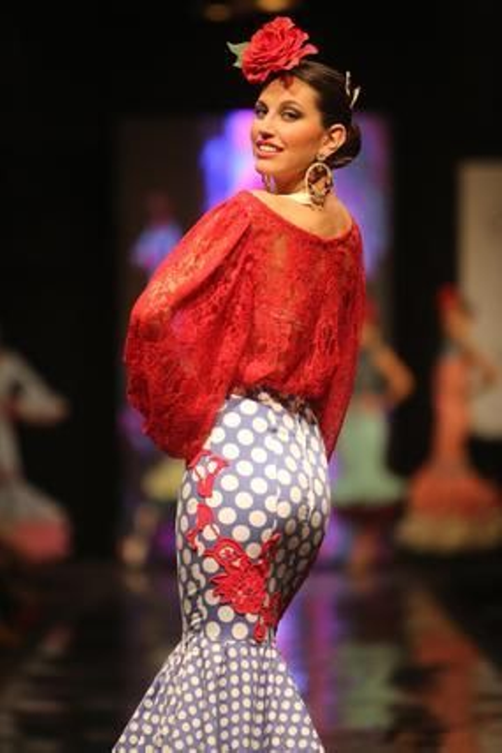 En la colección 'Va por ti', Pilar Rubio apuesta por los tonos verdes y cardenales, líneas muy limpias, mucho vuelo y pocos adornos.

Foto: Juan Carlos Corchado