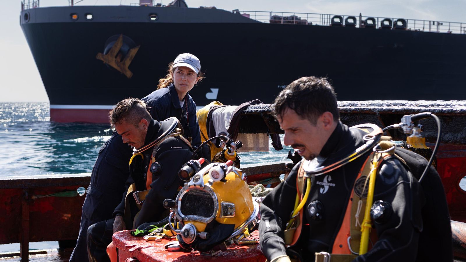 ‘Los tigres’ se adentra en el universo de los buzos industriales.