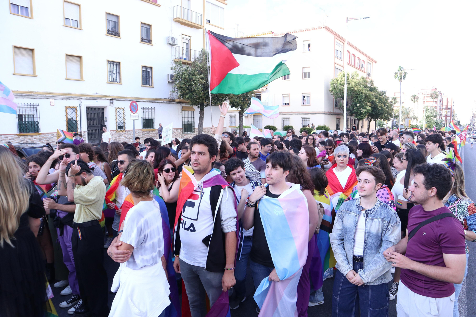 Las mejores imágenes de la manifestacióndel del Orgullo LGTBI en Huelva