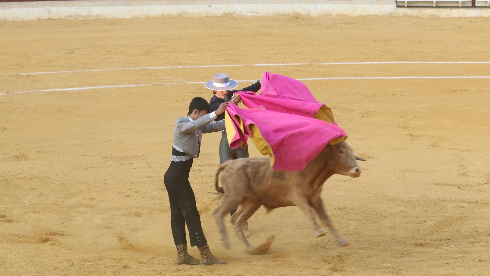Quite por colleras al cuarto de la tarde.