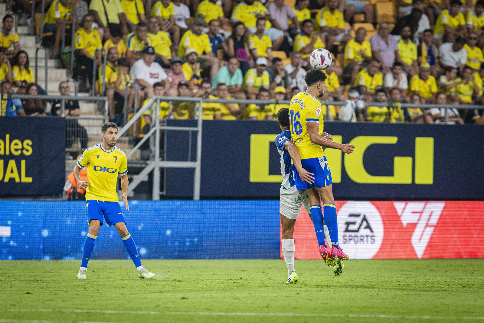 Imágenes del partido Cádiz-Alavés