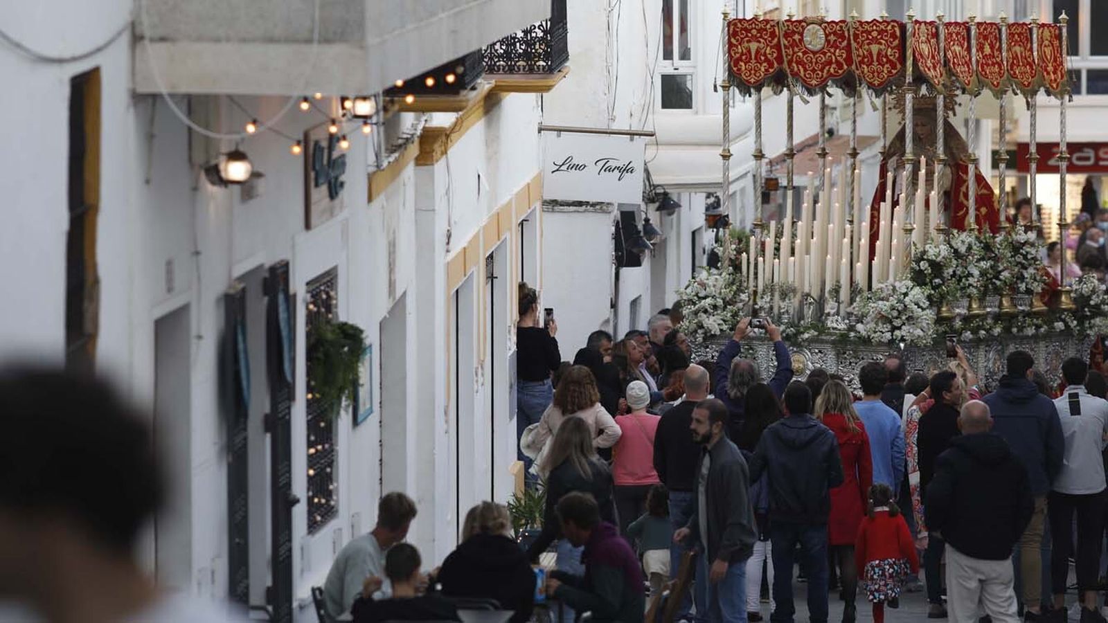 Las imágenes del Jueves Santo en Tarifa: Jesús Nazareno y María Santísima Virgen de la Paz