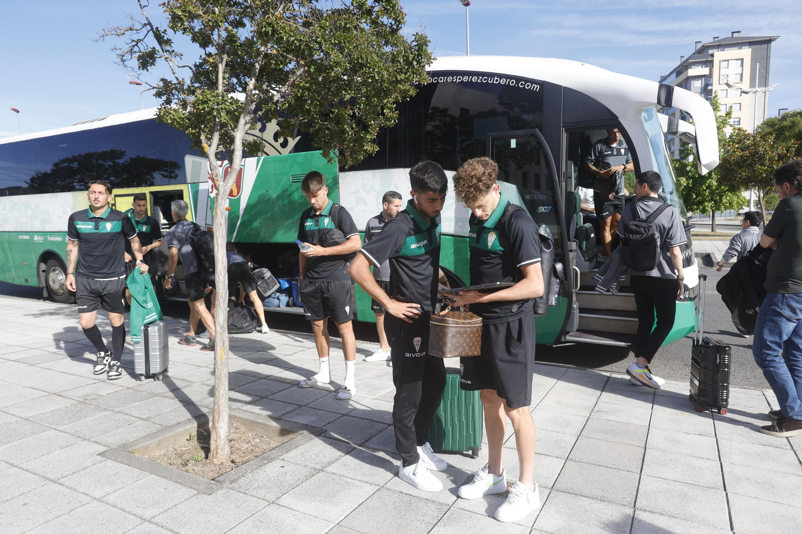 La llegada del Córdoba CF a Ponferrada, en imágenes
