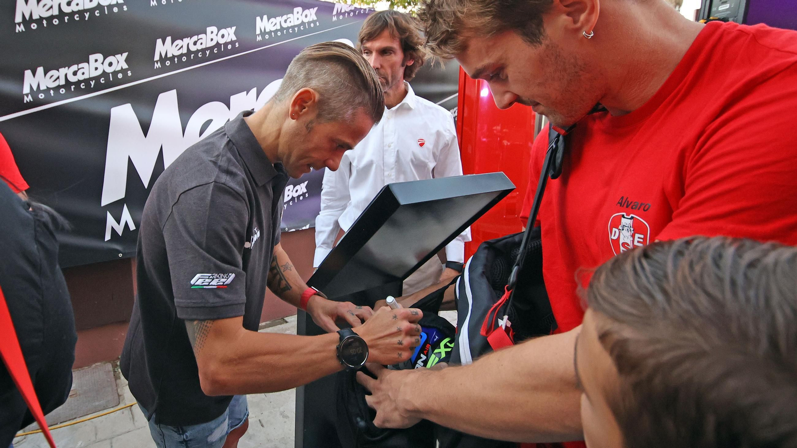 Concesionario Ducati y Alvaro Bautista 19.jpg