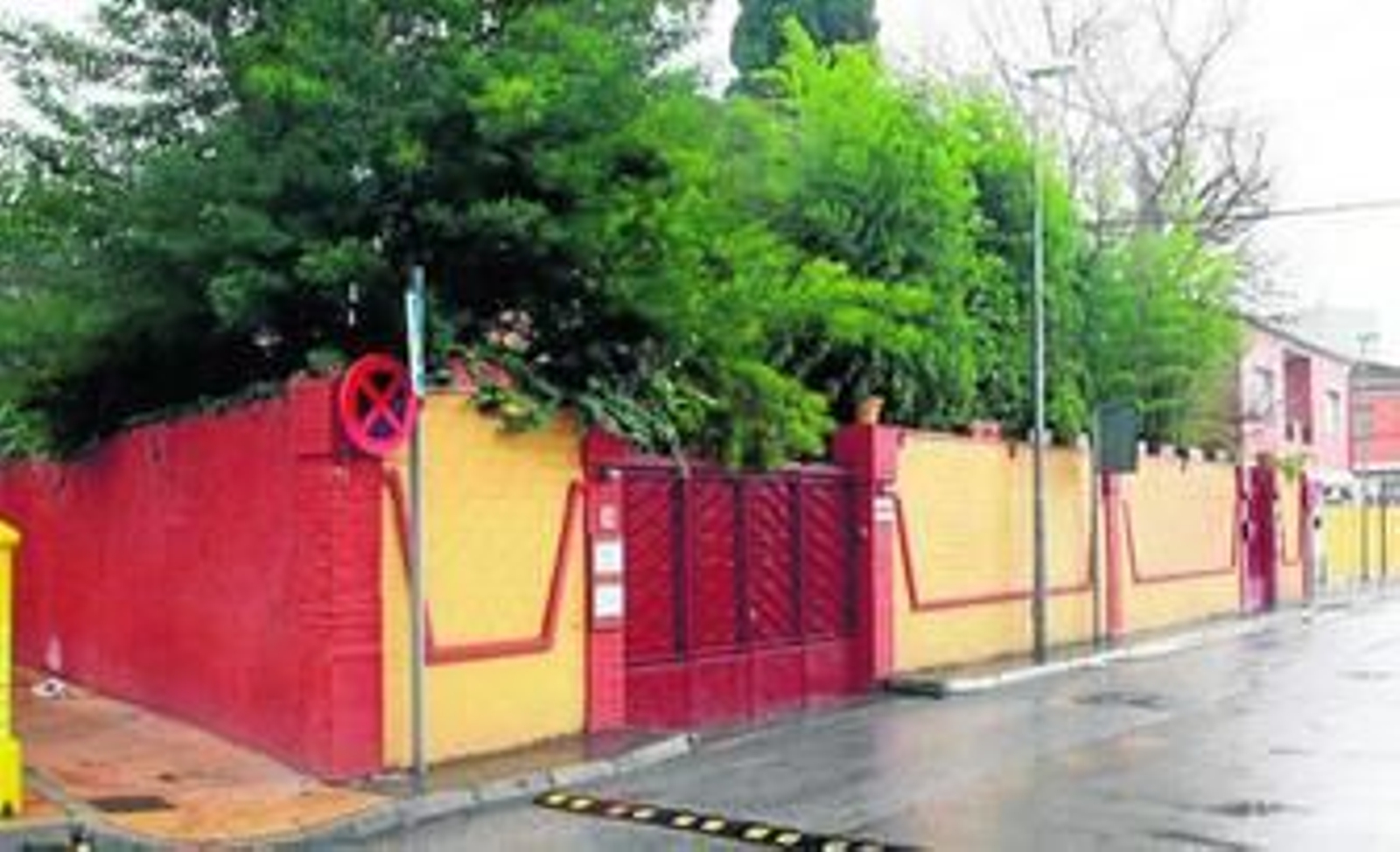 La afectada era monja de la comunidad hinduista instalada en esta sede de Armilla, cuyo líder está siendo investigado judicialmente tras ser denunciado por "esclavizar" a sus miembros.