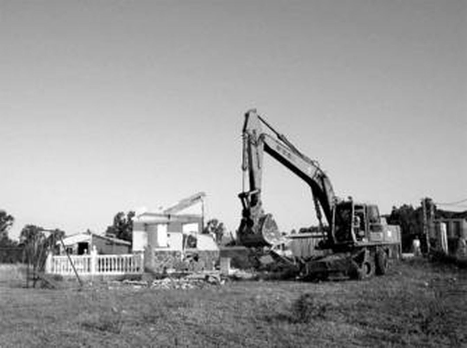 Imagen de las pocas demoliciones desarrolladas en la provincia de Málaga, en 2005, en Cártama.