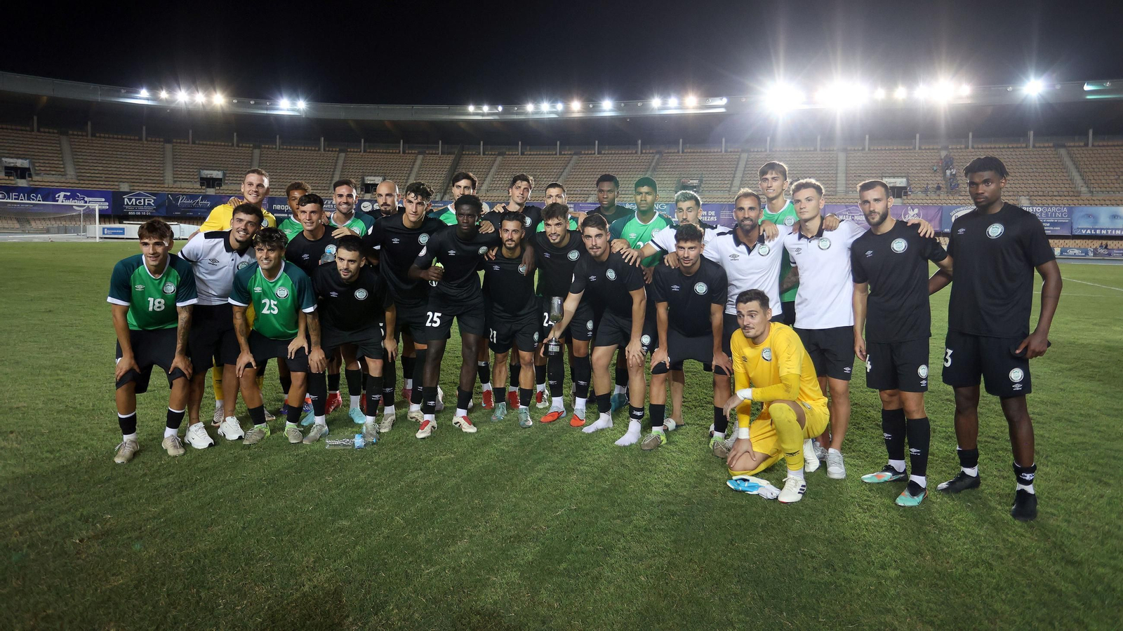 Imágenes del Trofeo Feria de la Vendimia entre el Xerez CD y el Juventud Torremolinos en Chapín