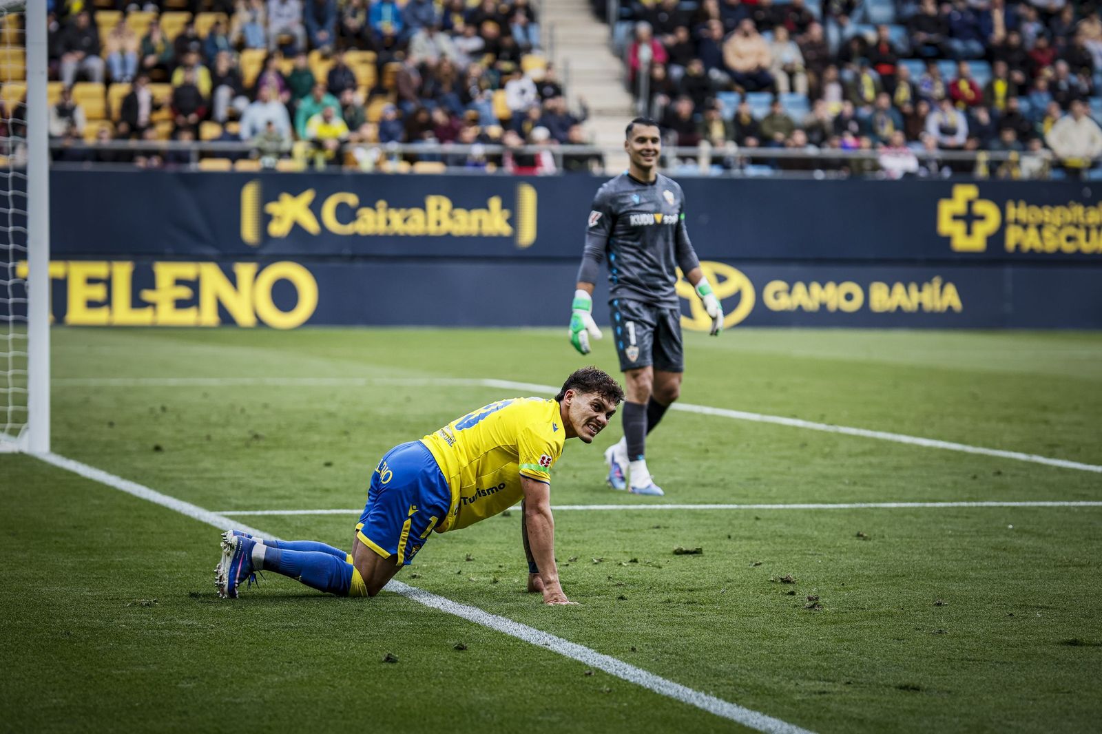 Búscate entre las imágenes del partido de fútbol Cádiz CF - UD Almería
