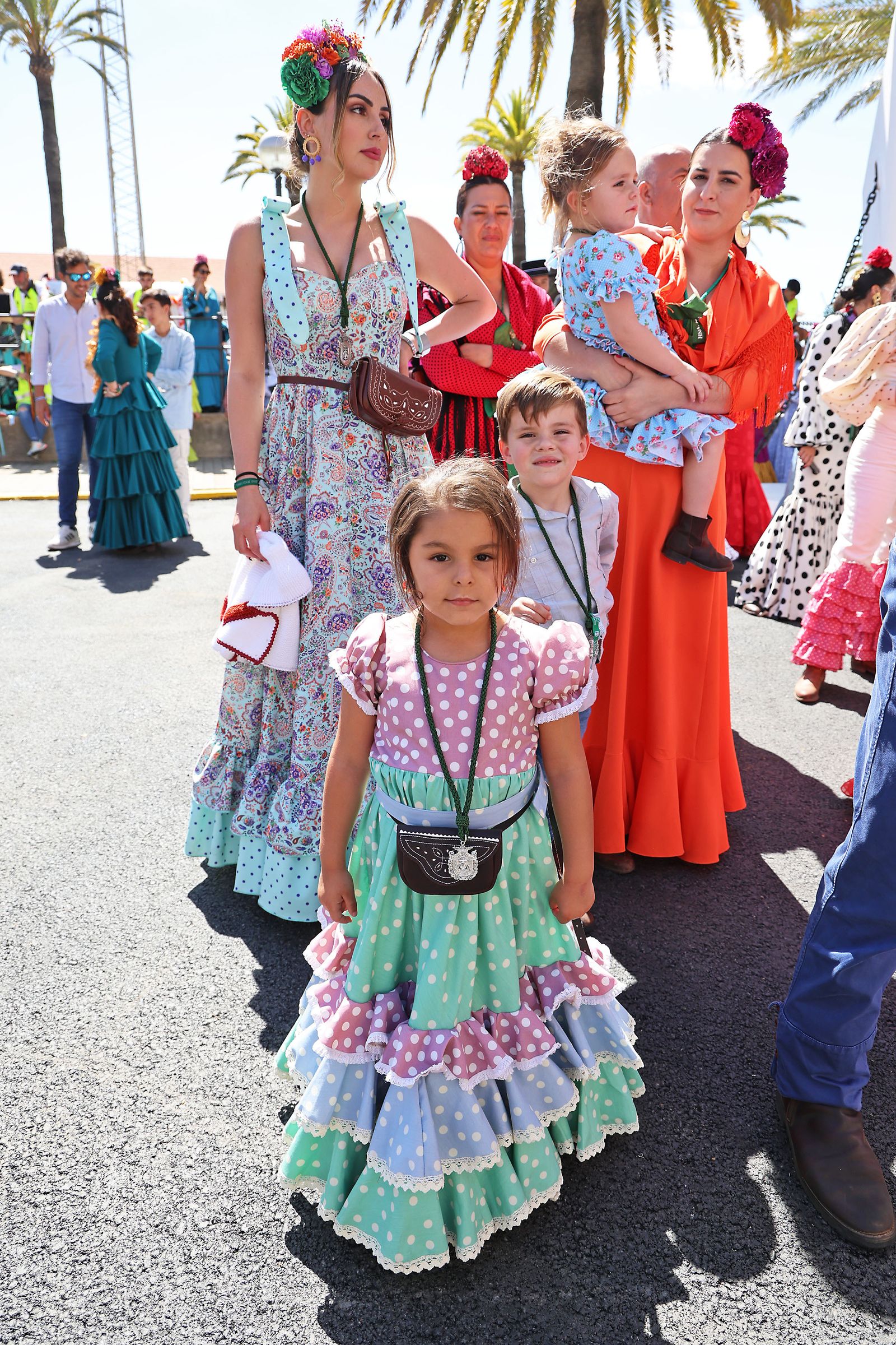 Imágenes de la Hermandad del Rocío de Punta Umbría a su paso por Huelva