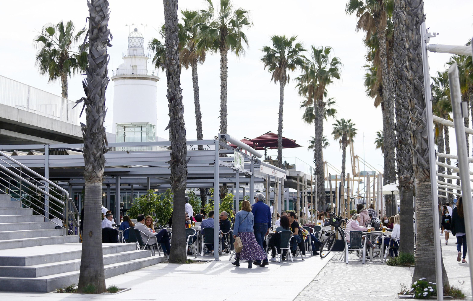 Las fotos de Málaga capital en la reapertura de bares y comercio no esencial