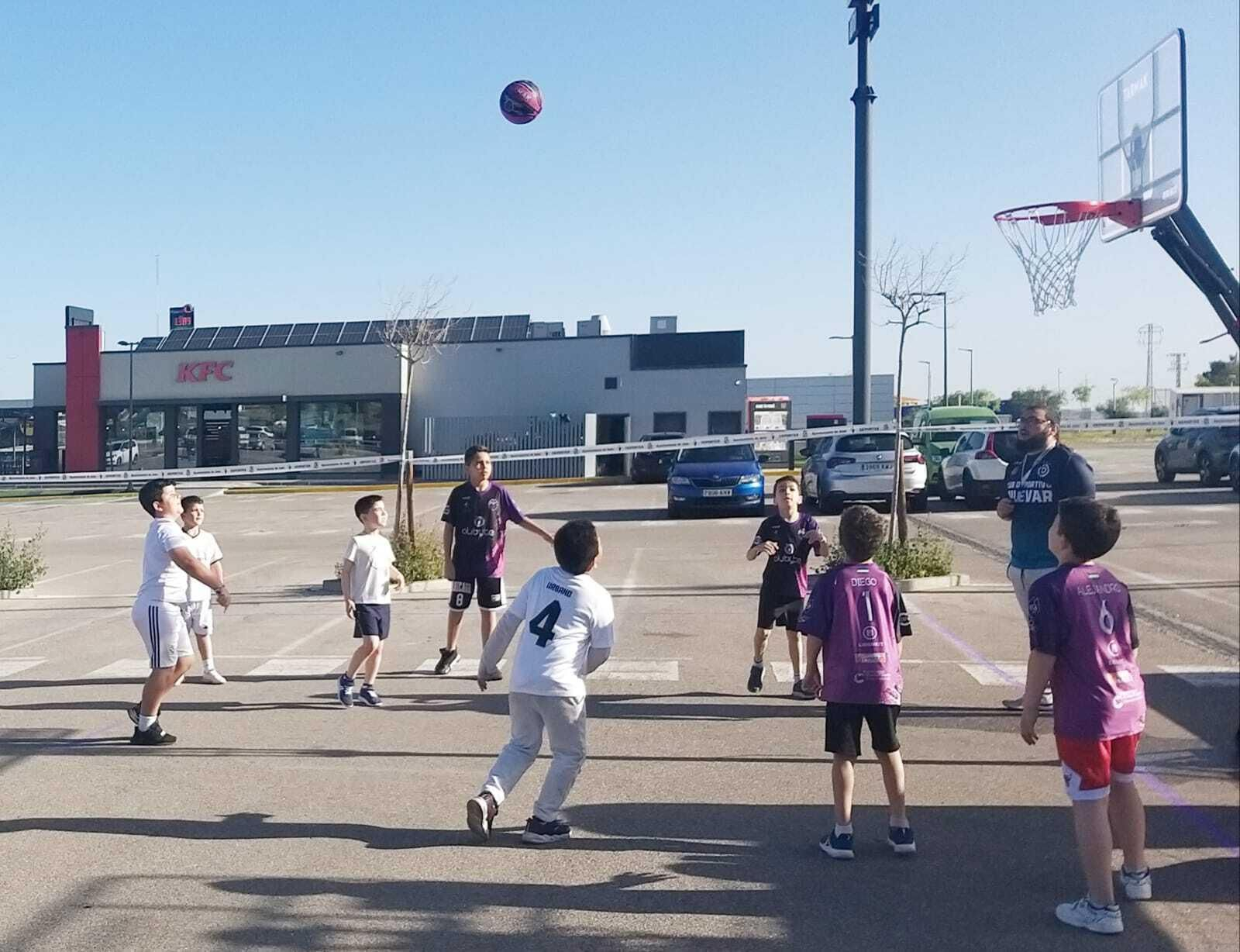 En imágenes: basket solidario de la mano del CD Bulevar en favor de ALES