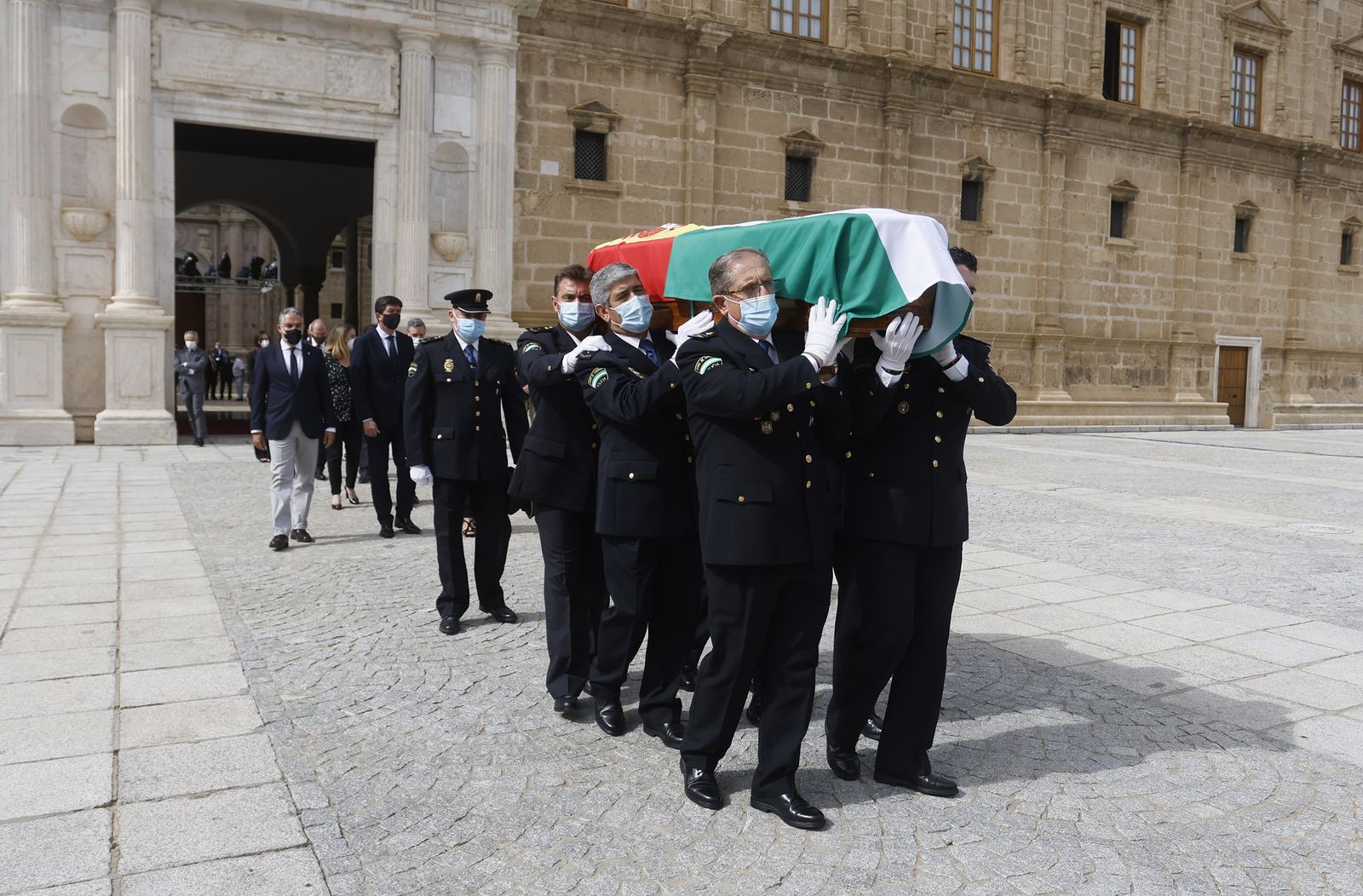 Las imágenes de la capilla ardiente de Manuel Clavero en el Parlamento de Andalucía
