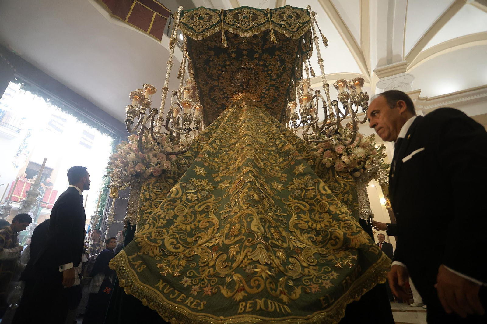 Imágenes de la procesión extraordinaria de la Virgen de la Esperanza por las calles de Huelva