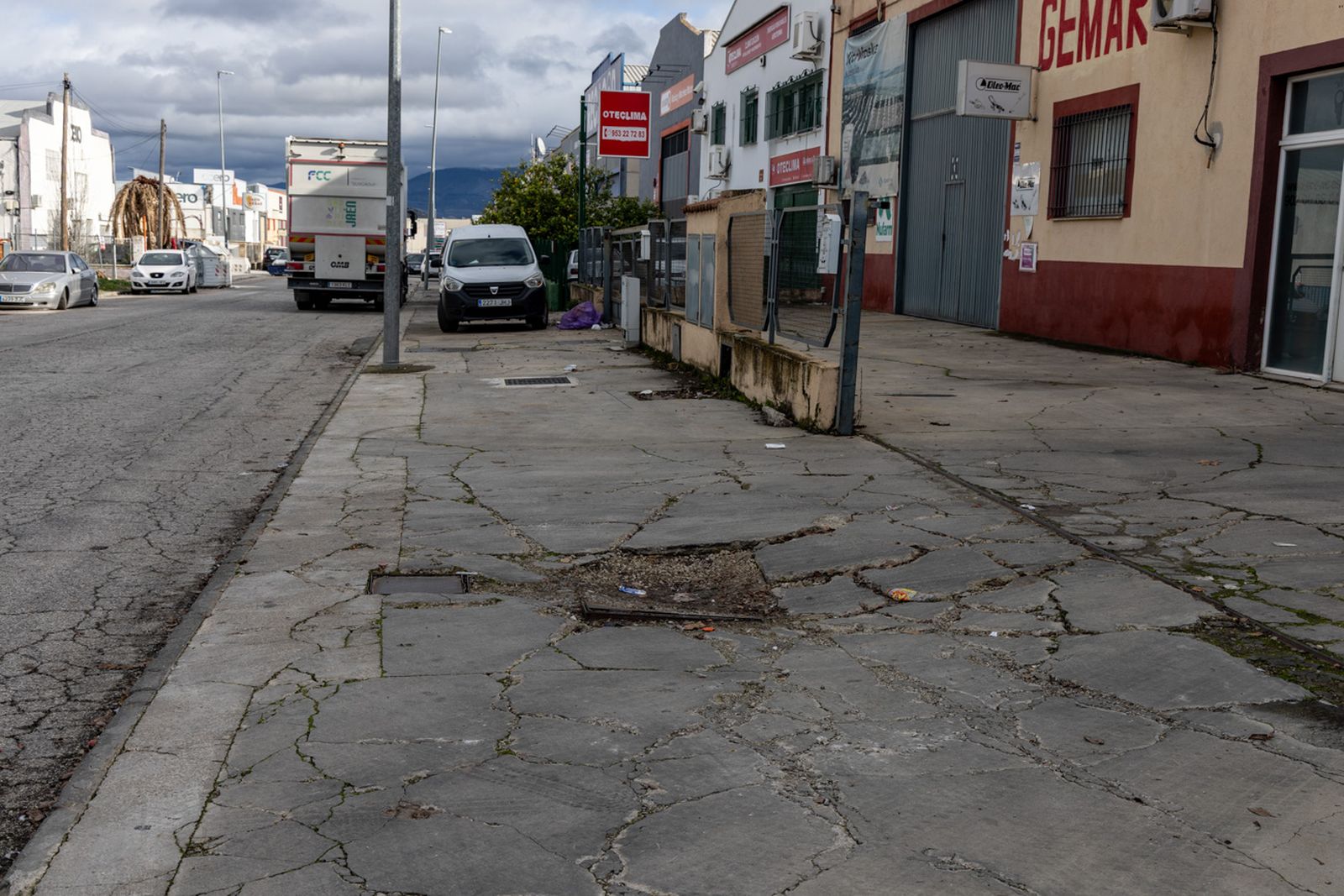 El estado de deterioro del polígono de Los Olivares