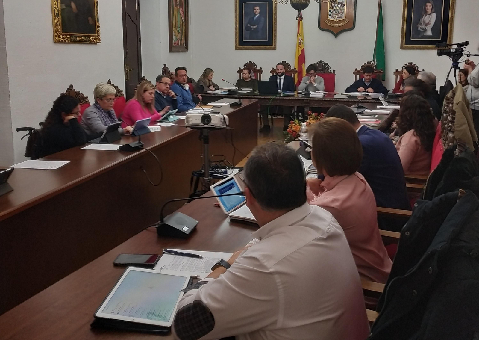 Un momento de la sesión plenaria celebrada en el Ayuntamiento de Priego.