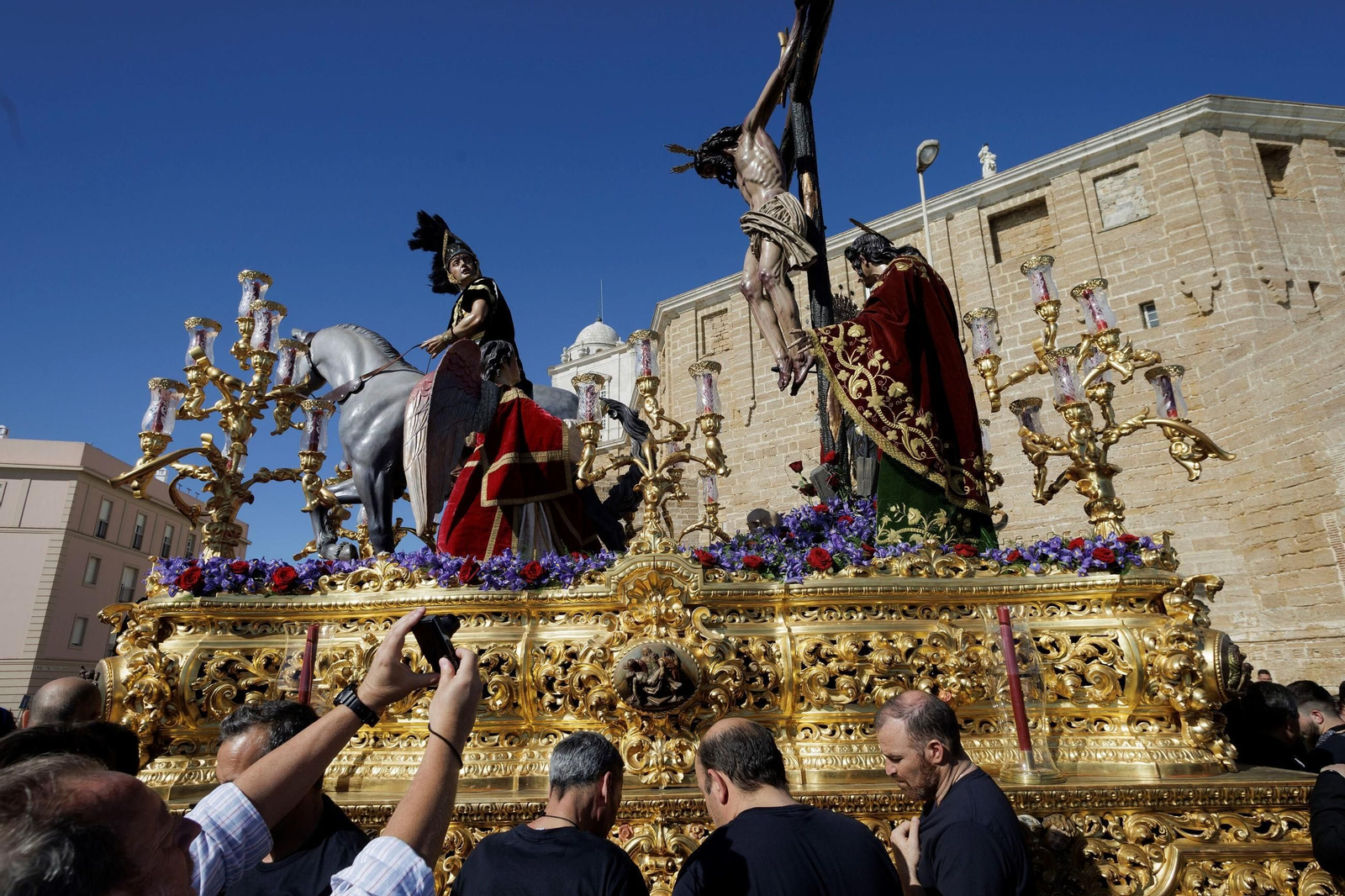 El paso de misterio de Las Aguas por el Campo del Sur. El paso de misterio de Las Aguas por el Campo del Sur.
