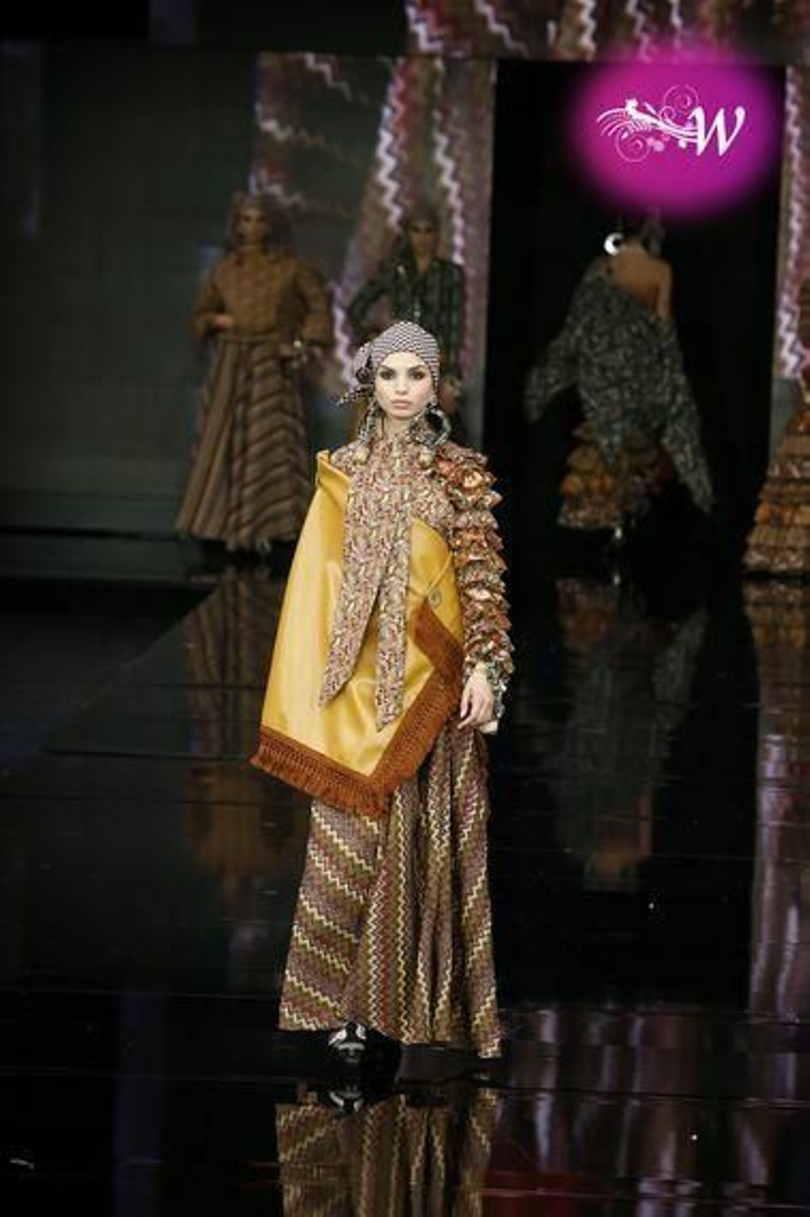 Cristo Báñez vuelve a SIMOF para presentar su colección de flamenca 2020, todas las fotos