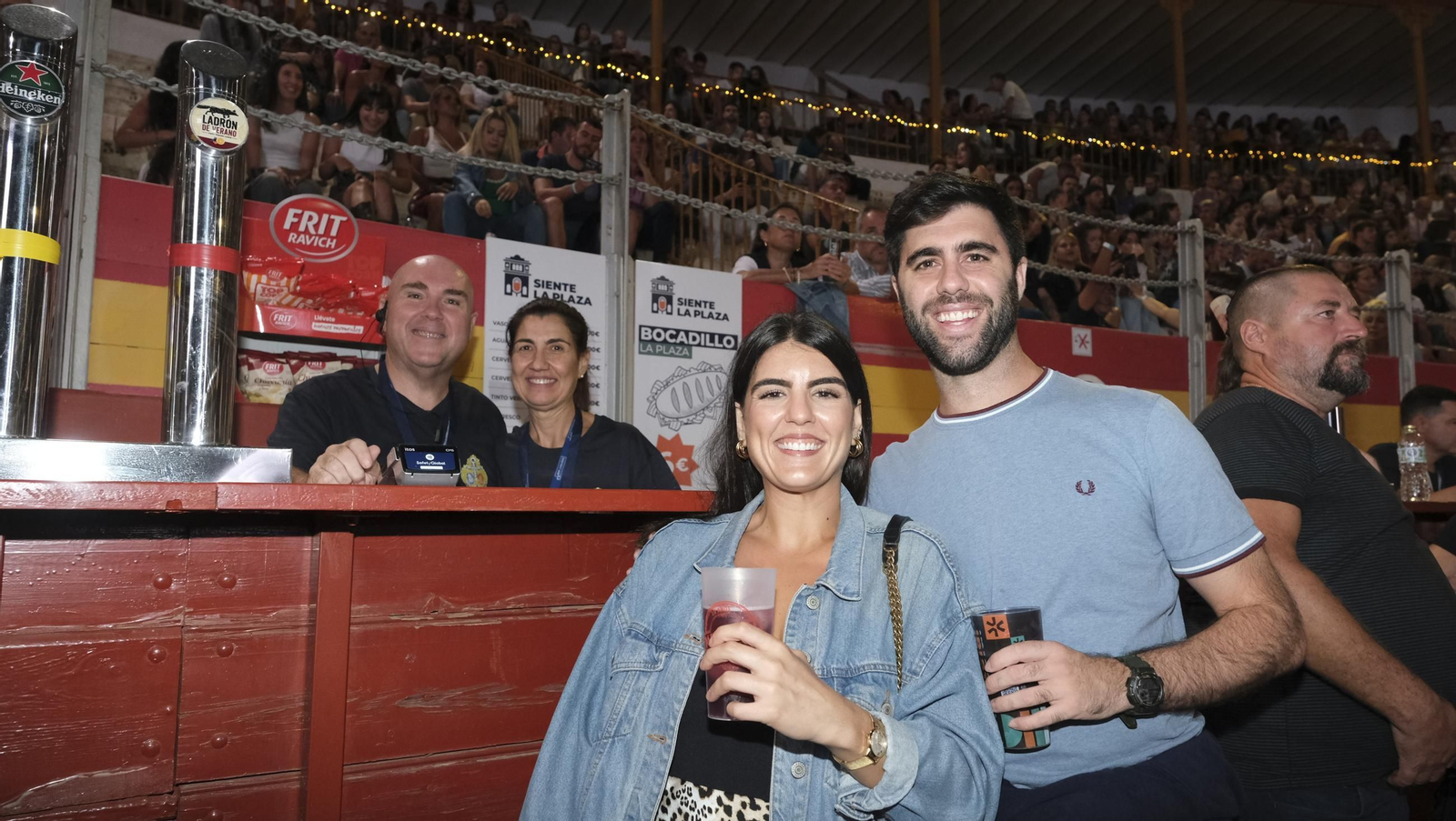 El concierto de Melendi llena de fans la Plaza de Toros de Almería, en imágenes