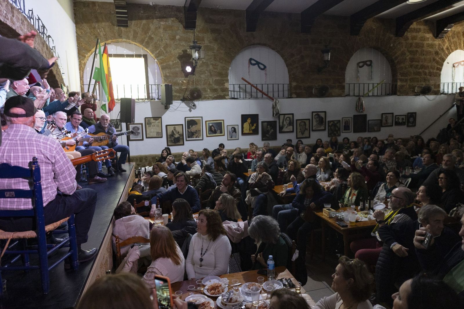 Las imágenes de la Chicharronada y la Gambada del Carnaval de Cádiz 2025