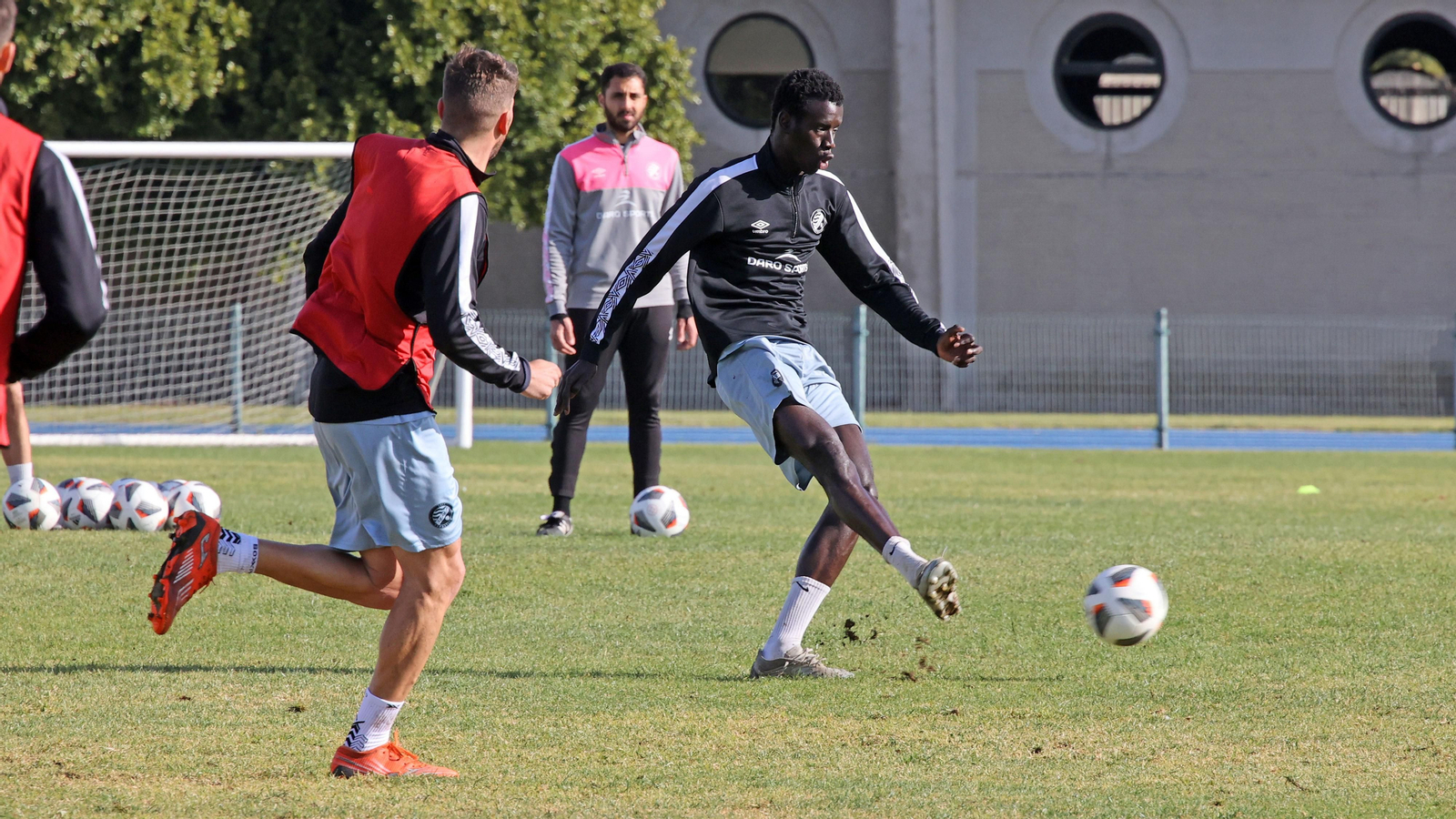 Primer entrenamiento de Romerito en el Xerez DFC Primer entrenamiento de Romerito en el Xerez DFC