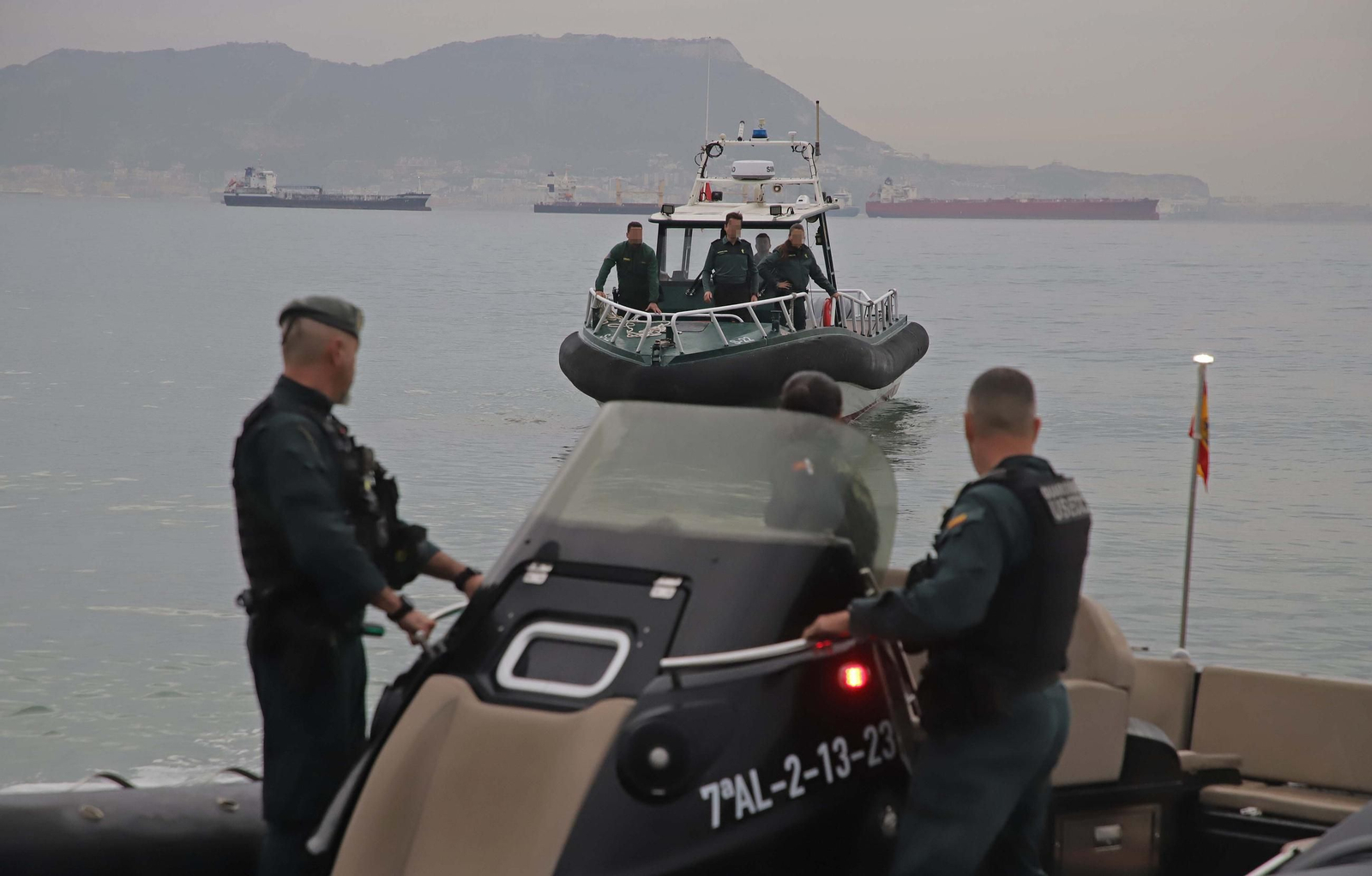 Fotos de la embarcación varada en la playa de Getares en Algeciras