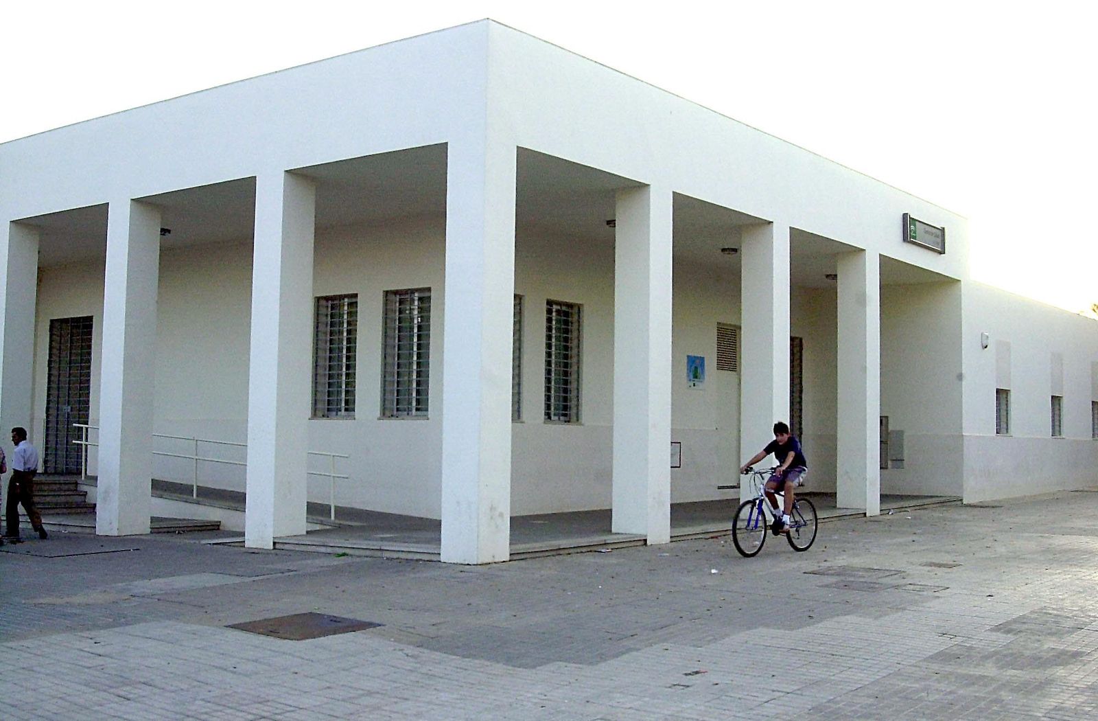 Exterior del centro de salud de La Orden.