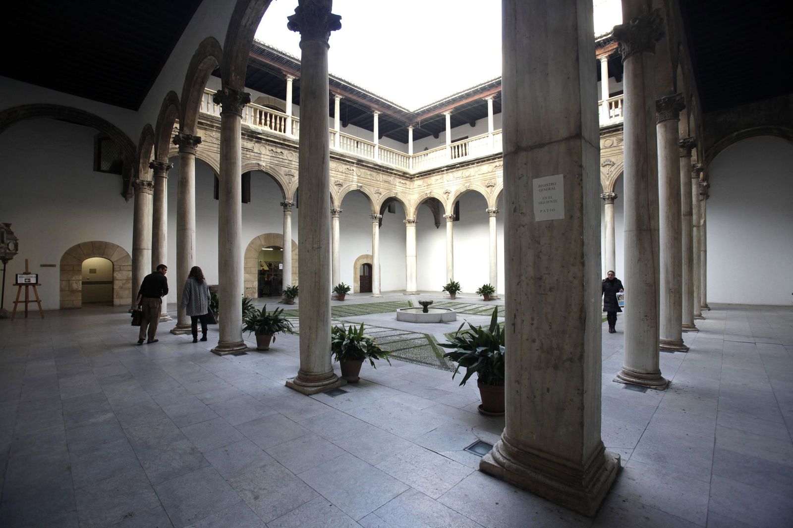 Rectorado de la UGR.